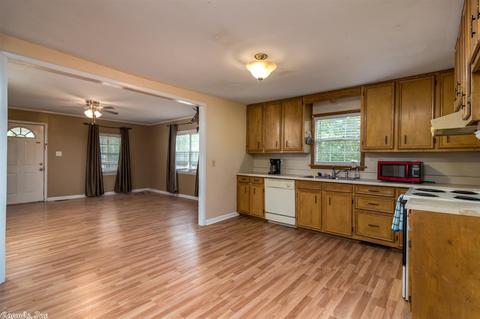 314 W Walnut St, Benton, AR 72015 photo 12