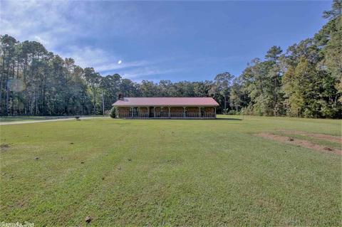8304 Melanie Ln, Pine Bluff, AR 71603 photo 1