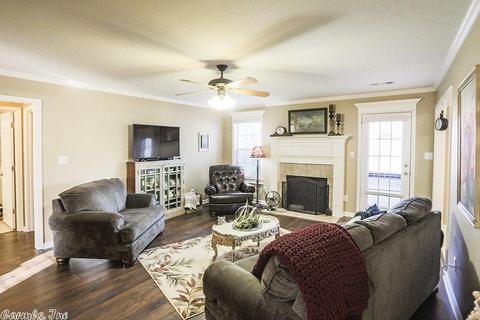 302 Hidden Meadows Dr, Benton, AR 72015 photo 2