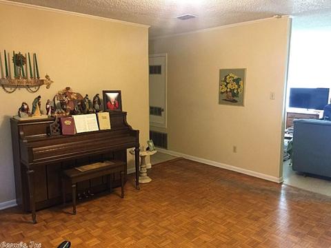 2304 N Sheraton Dr, Pine Bluff, AR 71603 photo 3