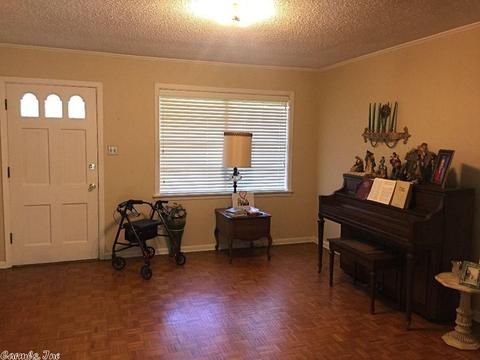 2304 N Sheraton Dr, Pine Bluff, AR 71603 photo 2