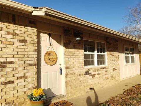 690 Joyce Dr, Benton, AR 72019 photo 1