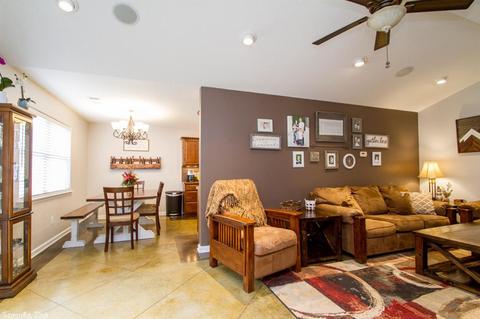 211 Iris St, Benton, AR 72015 photo 4