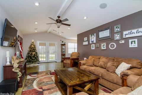 211 Iris St, Benton, AR 72015 photo 2