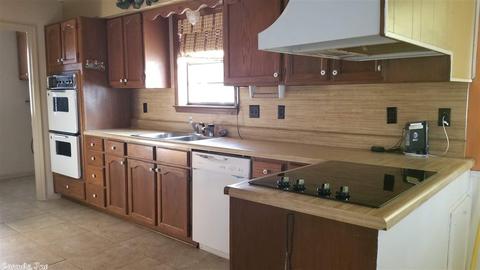 16 Regency Ln, Pine Bluff, AR 71603 photo 4