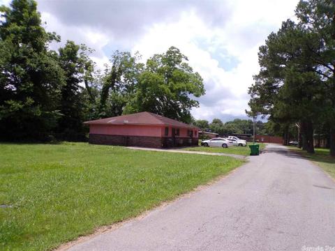 1104 W Saracen St, Pine Bluff, AR 71601 photo 1