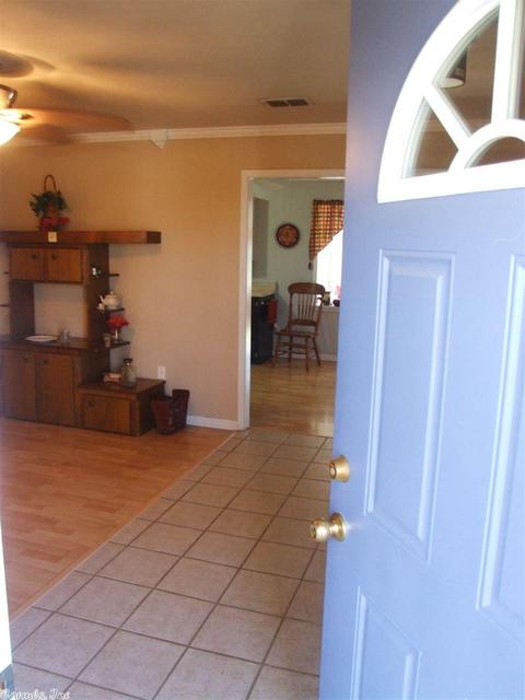 1010 Texas St, Mena, AR 71953 photo 4
