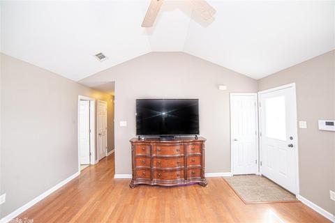 917 April Ln, Beebe, AR 72012 photo 4