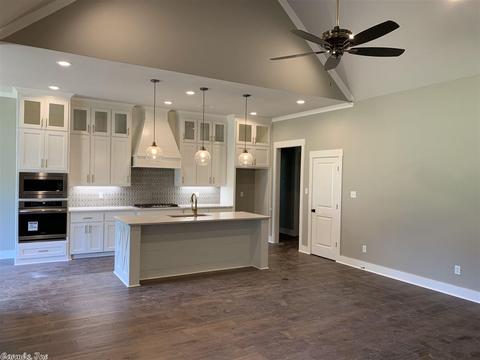 2515 Hurricane Gardens Dr, Bryant, AR 72019 photo 4