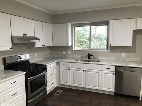 1719 Cedarhurst Dr, Benton, AR 72015 photo 2