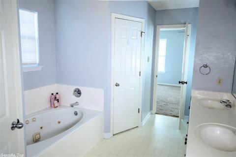 1821 Pine Cir, Bryant, AR 72022 photo 11