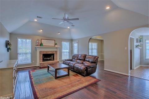 2400 Spring Creek Dr, Benton, AR 72015 photo 4