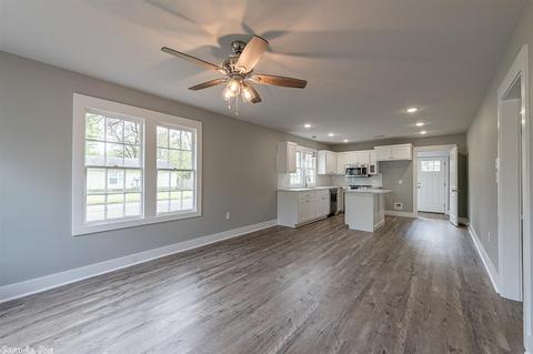 1417 Davis, Conway, AR 72034 photo 3