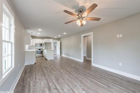 1417 Davis, Conway, AR 72034 photo 4