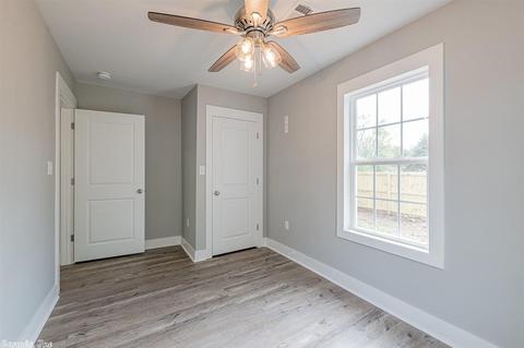 1417 Davis, Conway, AR 72034 photo 9