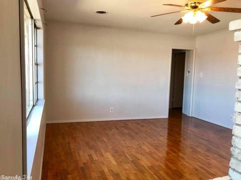 2 E Winthrop Dr, Morrilton, AR 72110 photo 4