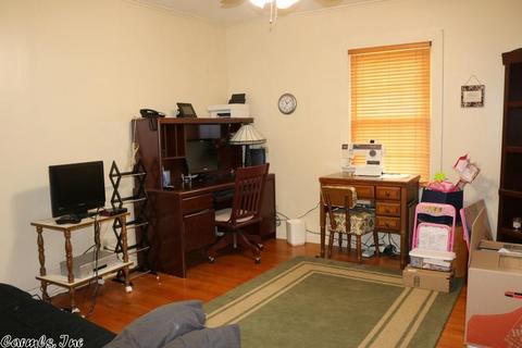 819 N Sixth St, De Queen, AR 71832 photo 2