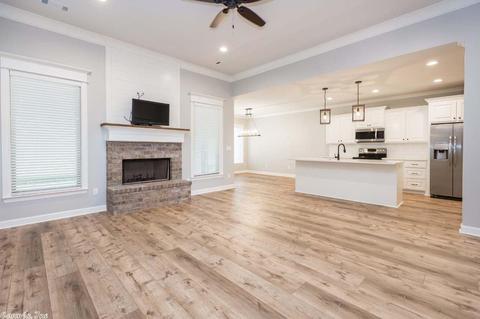 912 Dawsons Pointe Ave, Bryant, AR 72022 photo 3