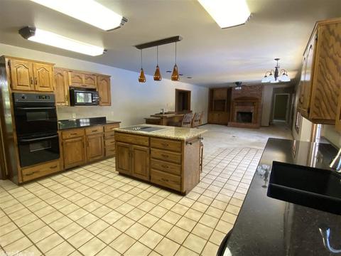 442 Bernard, Conway, AR 72032 photo 9