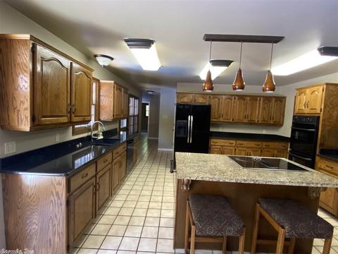 442 Bernard, Conway, AR 72032 photo 2