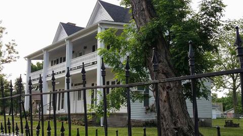 106 E Main St, Marshall, AR 72650 photo 3