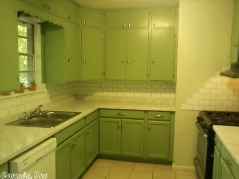412 Hereford St, Conway, AR 72032 photo 2