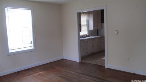 1107 E 1109 E Moore, Searcy, AR 72143 photo 4