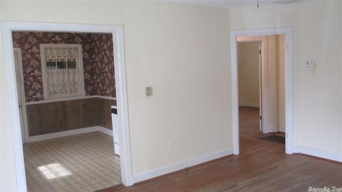 1107 E 1109 E Moore, Searcy, AR 72143 photo 3