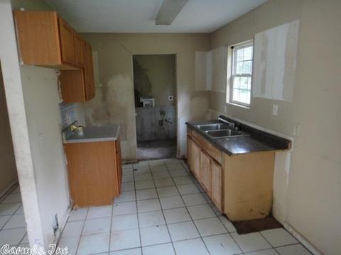 705 E Bayne Ave, Brinkley, AR 72021 photo 9