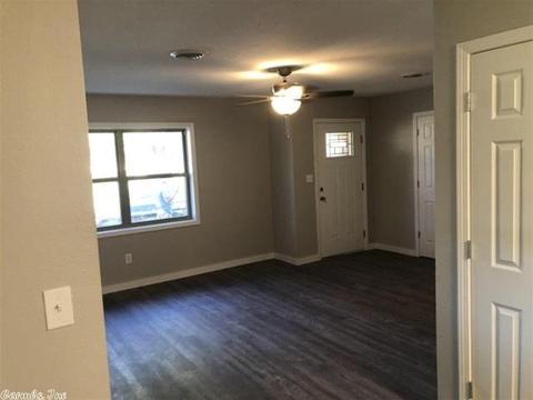 132 S Crest St, Trumann, AR 72472 photo 2