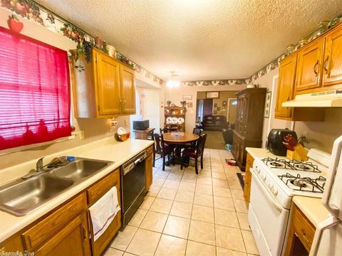 913 Cole Dr, Benton, AR 72015 photo 4