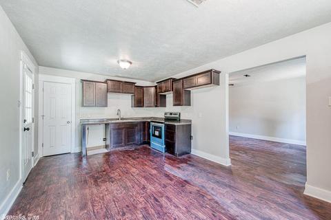 1822 Simms, Conway, AR 72034 photo 9