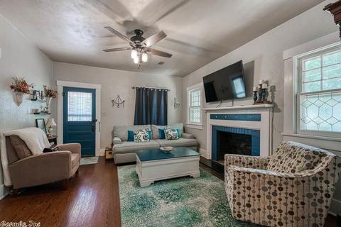 228 Davis St, Conway, AR 72034 photo 5
