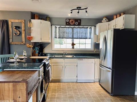 318 Diane, Trumann, AR 72472 photo 4