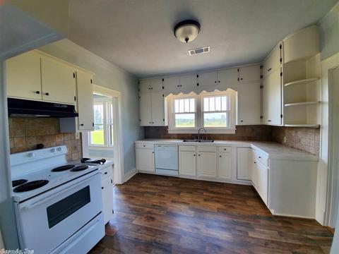 22 Autumnbrook, Conway, AR 72032 photo 4