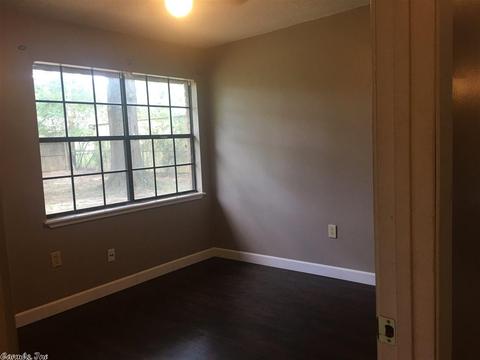 209 Fairway, Conway, AR 72034 photo 4