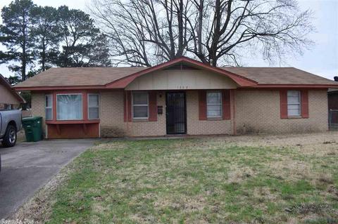 1302 Avondale Dr, Pine Bluff, AR 71601 photo 1