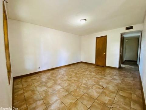 516 Wayne St, Trumann, AR 72472 photo 4