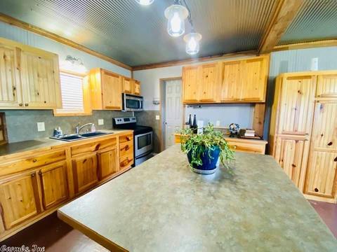 1302 Holmes Rd, Mountain View, AR 72560 photo 3