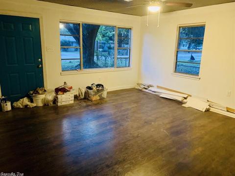 1616 Davis, Conway, AR 72034 photo 2