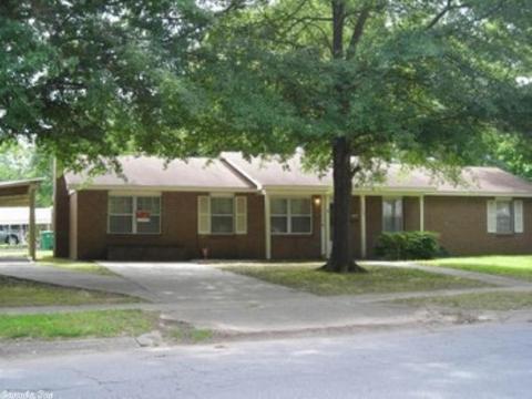 1302 Belmont Dr, Pine Bluff, AR 71601 photo 1