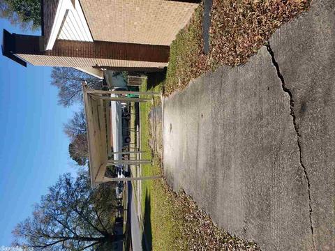 1302 Belmont Dr, Pine Bluff, AR 71601 photo 3