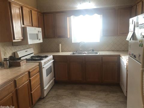704 E North St, Benton, AR 72015 photo 4