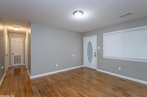 2410 Prysock, Benton, AR 72015 photo 4