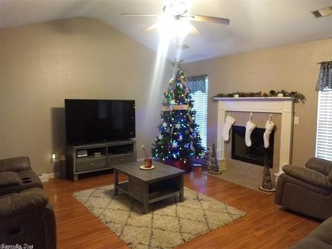 701 Hidden Forest Dr, Bryant, AR 72022 photo 2