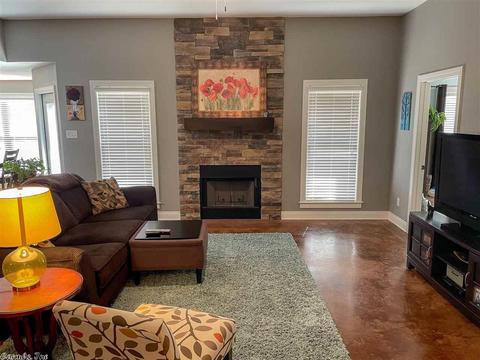 2115 Spring Valley Dr, Conway, AR 72034 photo 2