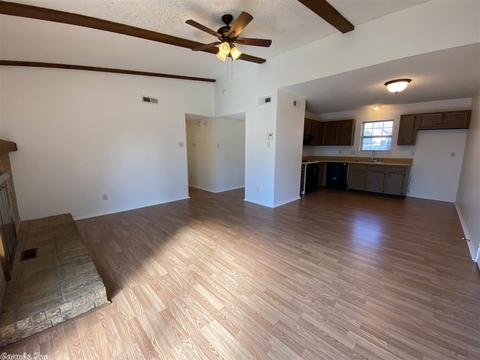 15 Woodbriar Ct, Jacksonville, AR 72076 photo 4