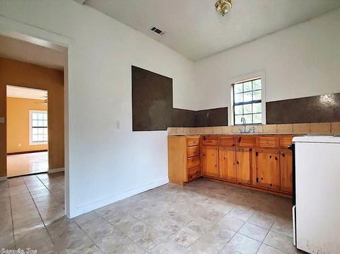 622 N Third St, De Queen, AR 71832 photo 7