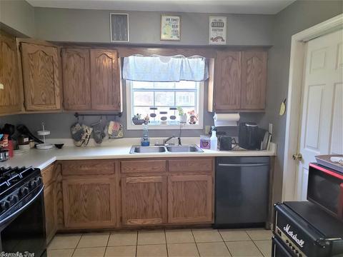 509 Douglas, Trumann, AR 72472 photo 5