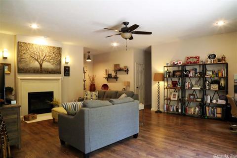 1645 Jackson, Conway, AR 72032 photo 3